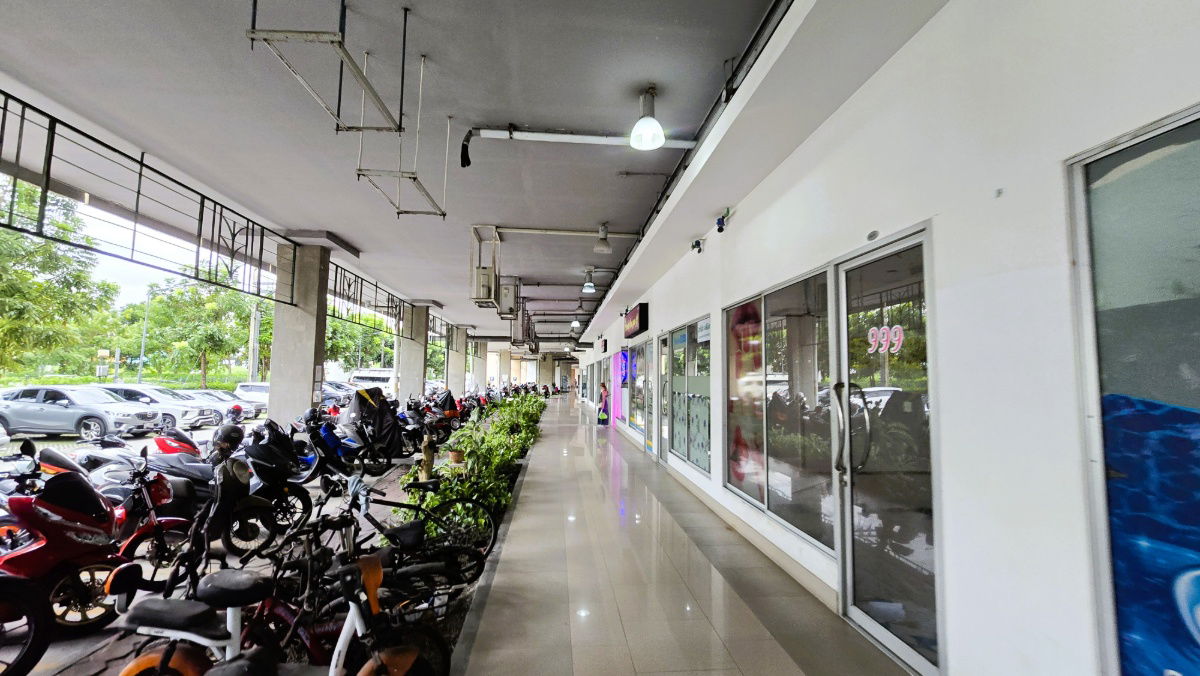 picture Next to Srinakarin Road, only 5 minutes from Seacon Srinakarin. Condo for sale with tenant, Supalai Park Srinakarin. 43 sq m, high floor, large room - 16/17
