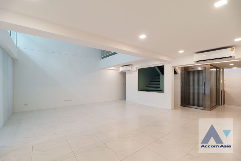 picture 🔼🔽 AccomA 📩 Modern 3.5-Storey Home with Indoor Rooftop – Perfect for Living or Home Office - Near BTS (1715007) - 4/20