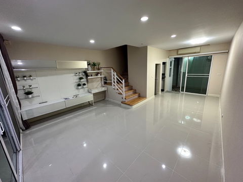 P-38913 Townhome for rent Baan Klang Muang Rama 3 - Ratburana fully furnished (Confirm again when visit). 