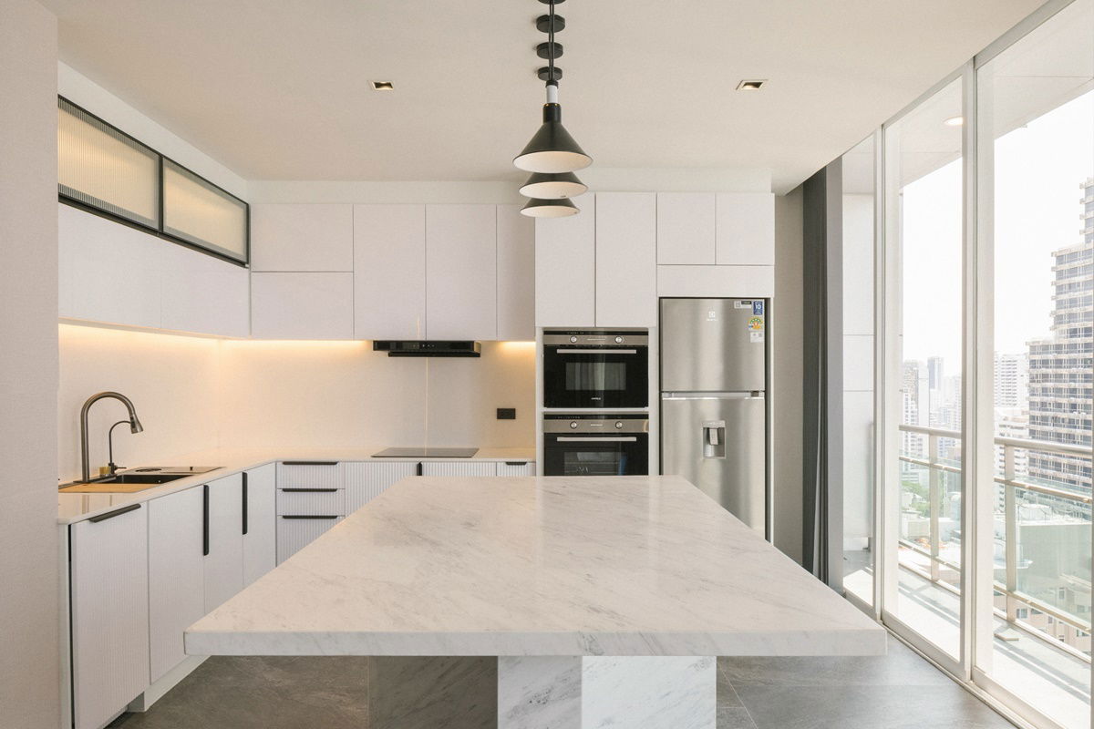 รูป Modern 3-Bedroom Duplex Penthouse for Sale in Nana - รูปที่ 2/23
