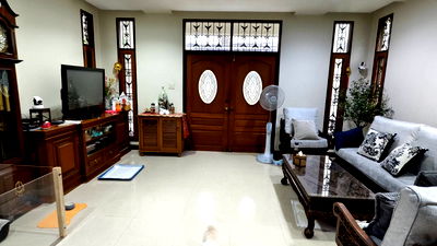 เช่าบ้านเดี่ยว เขตห้วยขวาง : ให้ เช่าบ้านเดี่ยว 2 ชั้นครึ่ง ทำเลทองใจกลางลาดพร้าว หลังโรงเรียนพิบูลย์อุปถัมภ์ แยก1 ถ.ลาดพร้าว 48