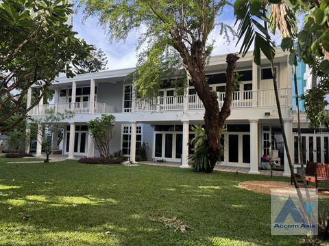 🔼🔽 AccomA 📩  4 BR House in Thanon Phaya Thai (AA43670)