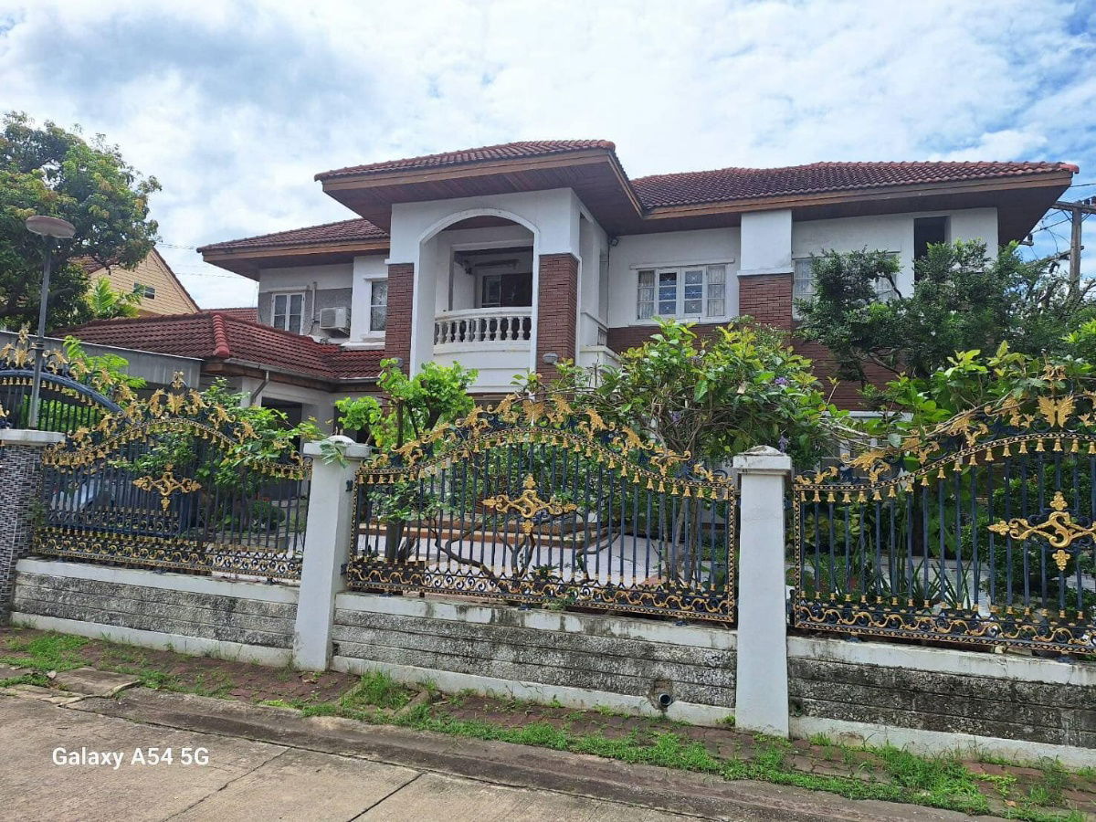 picture Good price, great value, corner house, view opposite the public park, near Future Park Rangsit. - 1/23
