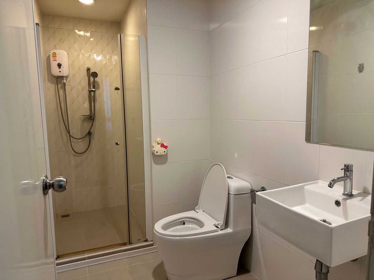 picture Condo for rent: J Condo (Sathorn-Kanlapaphruek). Very spacious unit. 36 sq m., 17th floor, Building A. 1 bedroom, 1 bathroom, 1 living room. - 8/10