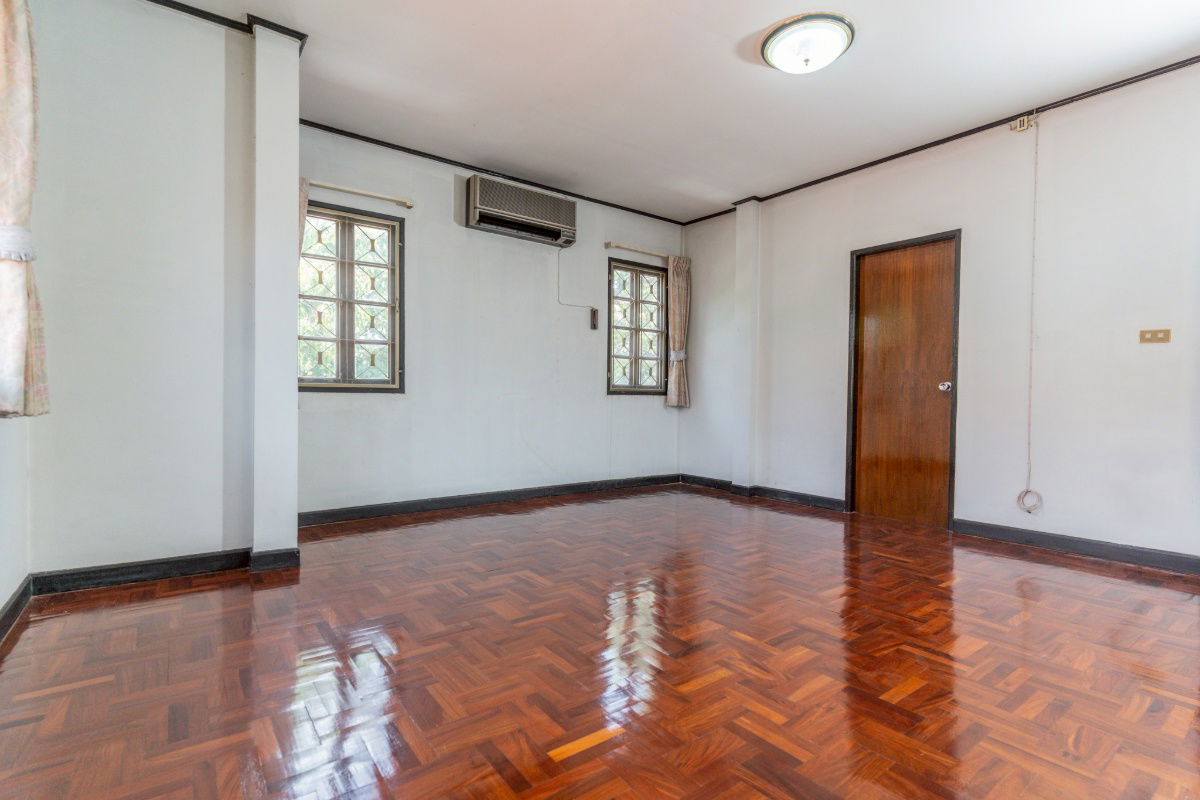 รูป PK008 ขายบ้านเดี่ยวสไตล์คลาสสิก พื้นที่กว้าง หมู่บ้านชัยพฤกษ์ บางแวก | โครงการคุณภาพจาก Land & Houses - รูปที่ 5/16