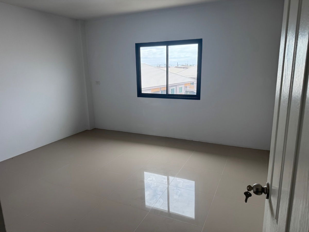 picture Commercial building for rent, 2 units, Soi Wan Phanthai, near Phonchai Market, beautiful, cheap, good location. Interested, add Line @841qqlnr - 5/16