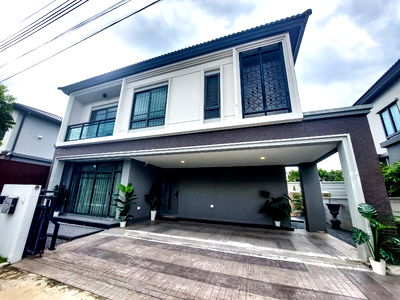 บ้านเดี่ยว สนามบินสุวรรณภูมิ : ด่วน ขายบ้านเดี่ยวสองชั้น แกรนด์บริทาเนีย พระราม 9 - กรุงเทพกรีฑา  ในราคาเพียง 13.4ล้านบาท