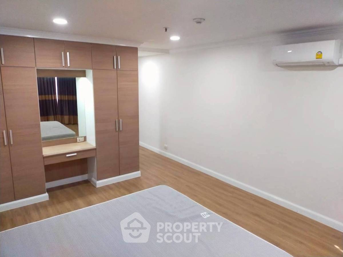 picture 2-BR Condo at Baan Suanpetch Condominium near BTS Phrom Phong (ID 2281584) - 4/17