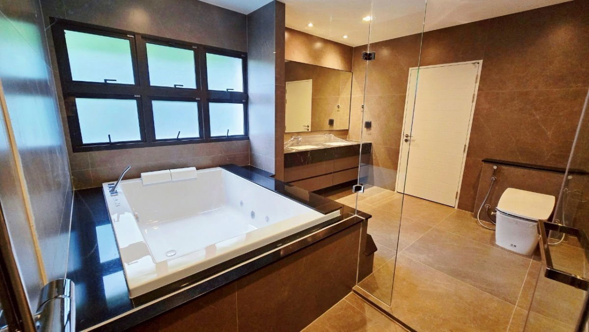 picture  “One & Only”Grand Bangkok Boulevard Rama 9 – Krungthep Kreetha - 10/12