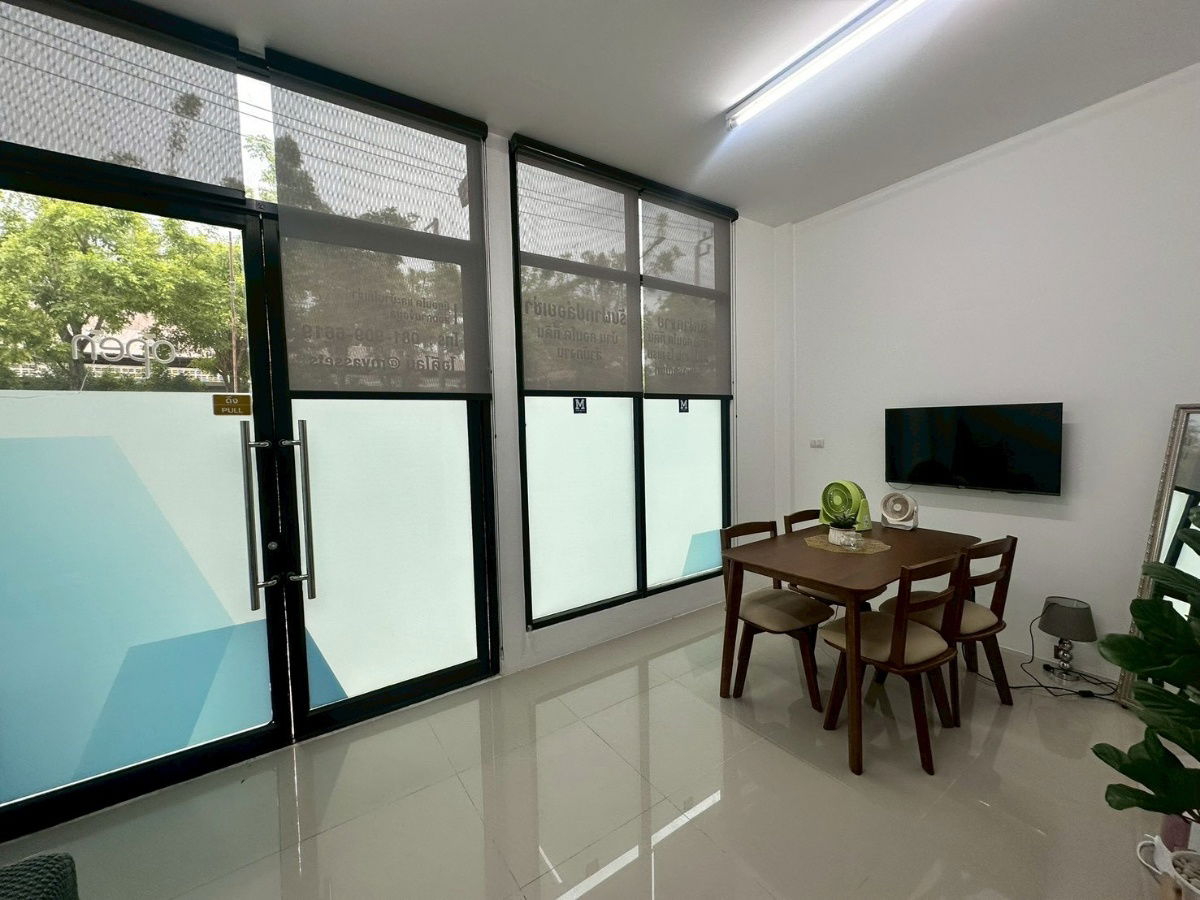 picture Shop for rent (for office use) or massage parlor/nail salon in J Condo (Sathorn-Kanlapaphruek) - 4/9