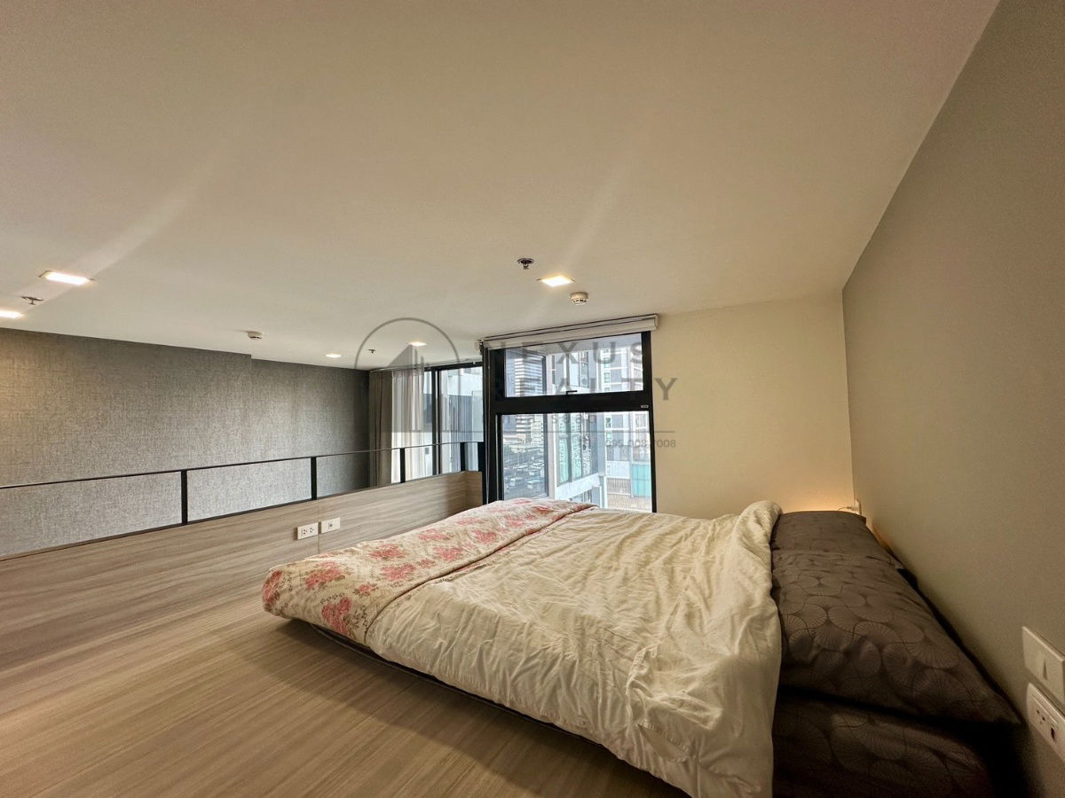 รูป 🔥🔥 ห้องรีโนเวทใหม่!! Duplex วิวสวย ทำเลทองติดเซ็นทรัล ราคาขาดทุน คุ้มสุดๆ!! ด่วนก่อนห้องติดจอง!! Chewathai Residence Asoke ติด MRT พระราม 9 🔥🔥 - รูปที่ 4/19