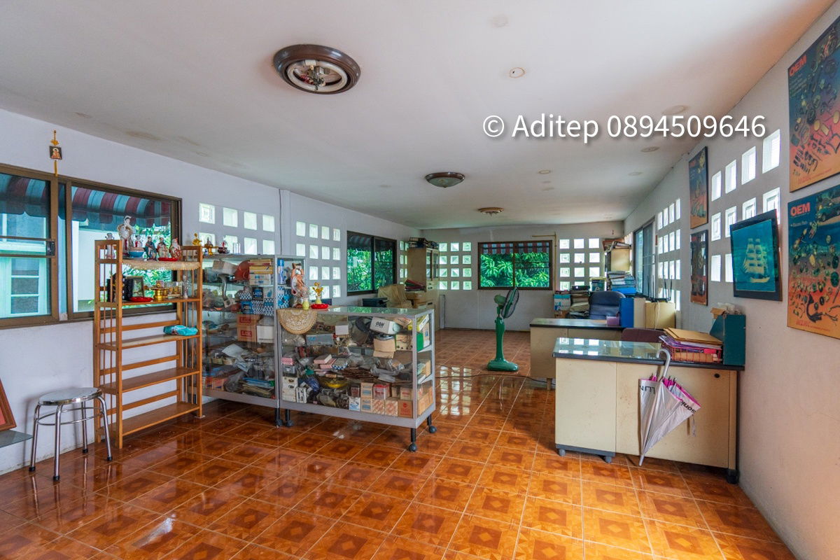 รูป ขาย บ้านเดี่ยว 120 ตรว. หมู่บ้าน นครินทร์ การ์เด้น ร่มเกล้า 19/1 พร้อมอาคารสำนักงาน  เหมาะทั้งในการเป็น Home Office และอยู่อาศัย - รูปที่ 22/27