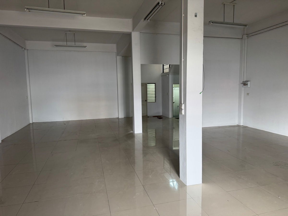 picture Commercial building for rent, 2 units, Soi Wan Phanthai, near Phonchai Market, beautiful, cheap, good location. Interested, add Line @841qqlnr - 13/16