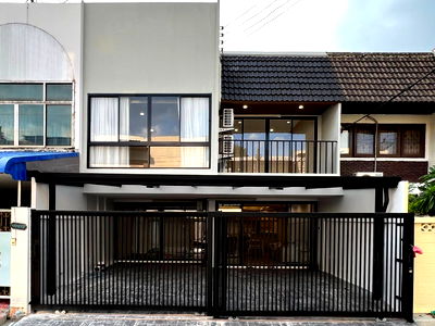 บ้านเดี่ยว ม.ศรีนครินทรวิโรฒ วิทยาเขตประสานมิตร : ขาย และ เช่า 1 ห้อง ที่ : ทาวน์เฮาส์ เอกมัย 22