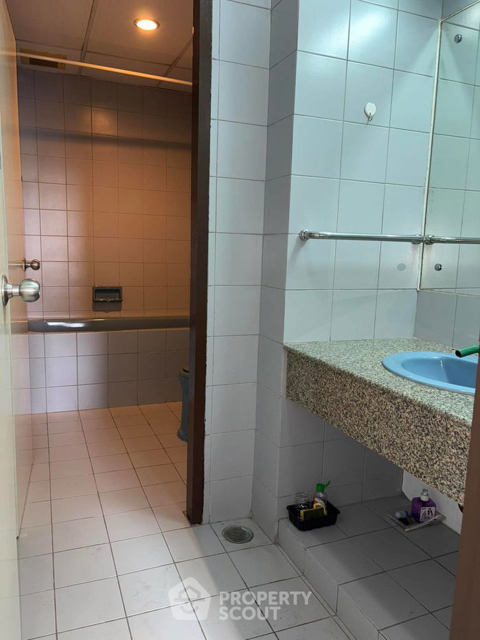picture 3-BR Condo at Top View Tower Condominium near BTS Thong Lor (ID 2100842) - 19/19