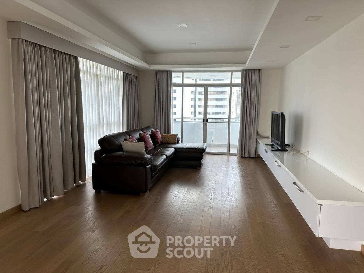 picture 3-BR Condo at La Cascade Condominium near BTS Ekkamai (ID 1584404) - 2/9