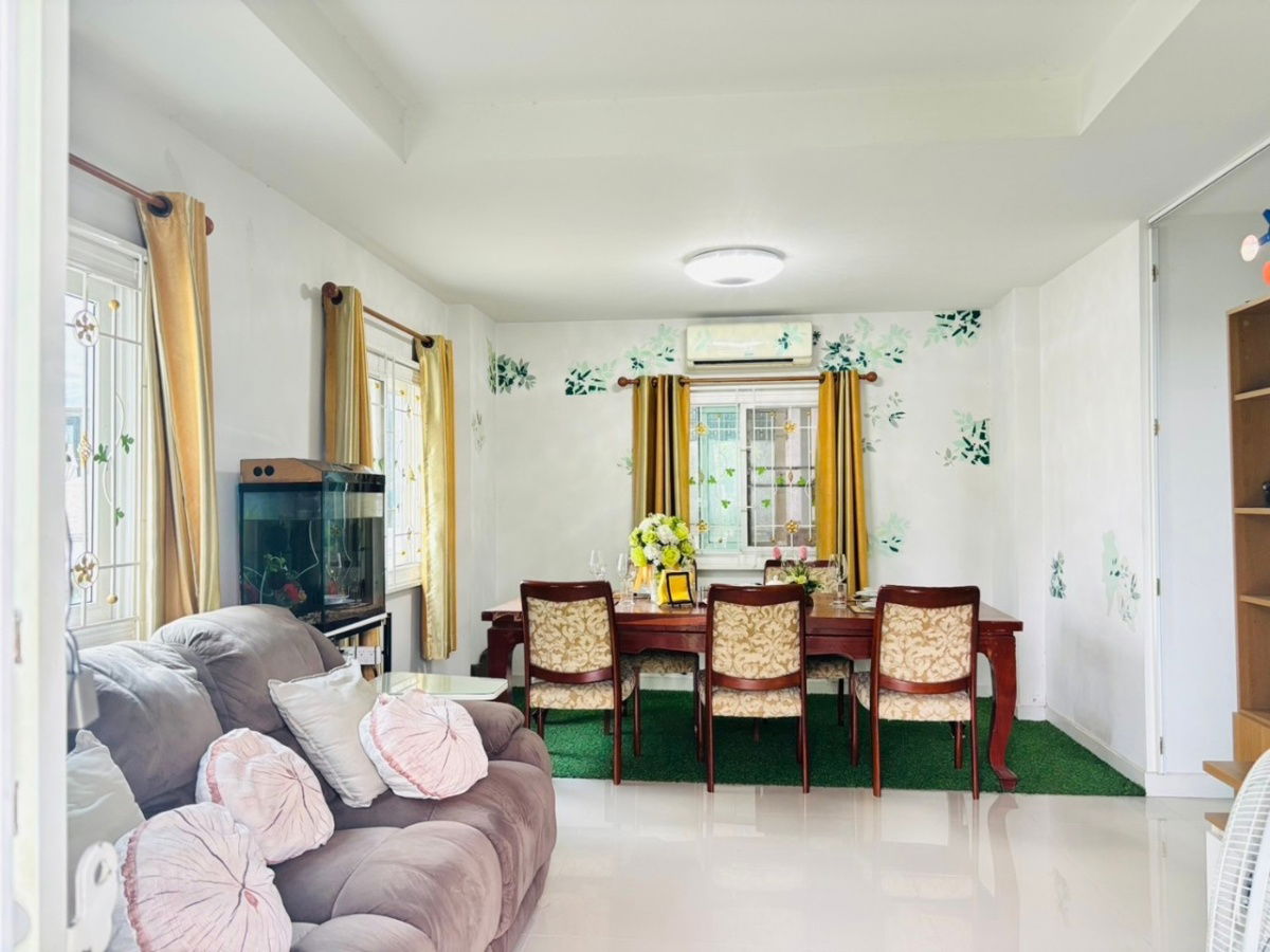 picture 🏡 Property Details This large, two-story detached house is located in the Khunaphat 6 village project. The house sits on a generous 85 - 15/15