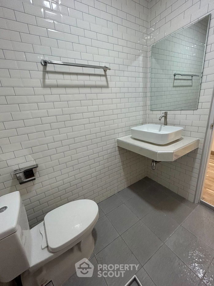 รูป บ้าน 3-ห้องนอน ที่ หมู่บ้านควีนเพลส 2 ใกล้ BTS อุดมสุข (ID 2146295) - รูปที่ 28/36
