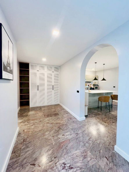 picture Single house for sale. This house has a warm, contemporary feel, perfectly combining modernity with a touch of classicism. - 7/12