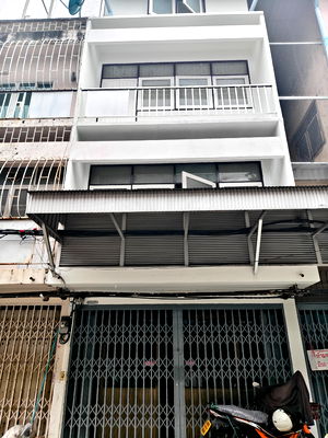 อาคารพาณิชย์ให้เช่า : White&Brown House 4 นอน 3 น้ำให้เช่า CBD ย่านสาทร ถนนนราธิวาสราชนครินทร์ ถนนสาธุประดิษฐ์ BTS ช่องนนทรี 