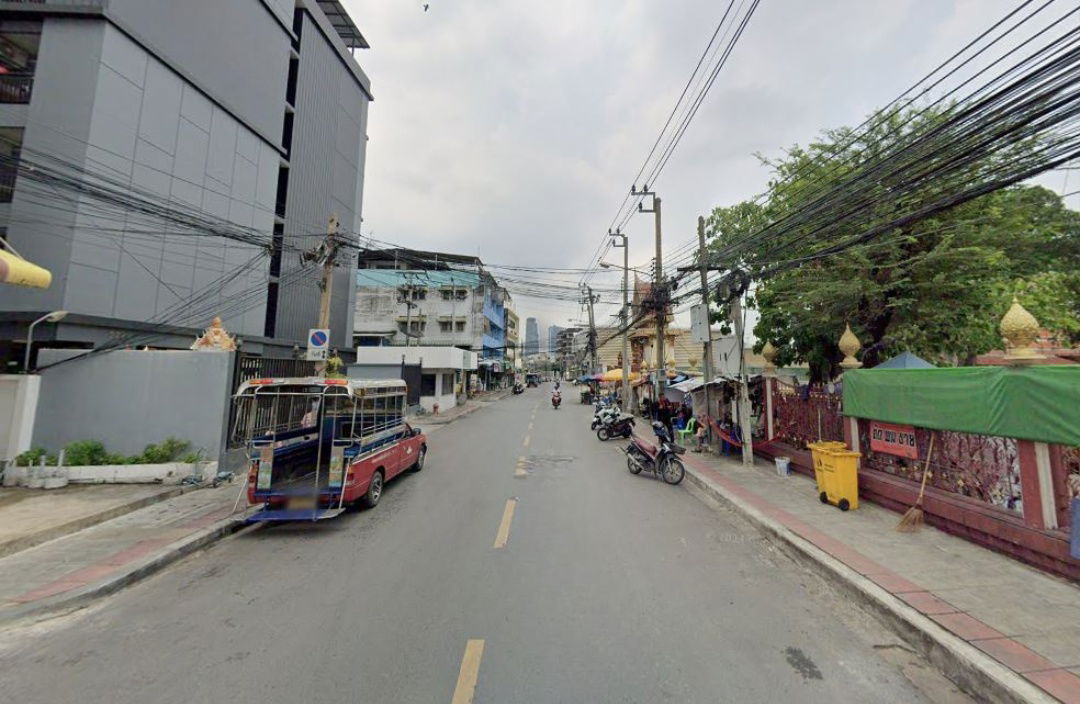 รูป ขายที่ดินพร้อมสิ่งปลูกสร้าง ซอยสาธุประดิษฐ์ ใกล้โรงเรียนนานาชาติคิงส์คอลเลจ - รูปที่ 1/4