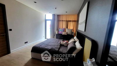 Condos for sale MRT Sam Yan : 1-BR Condo at The Room Charoenkrung 30 near BTS Saphan Taksin (ID 1779120)