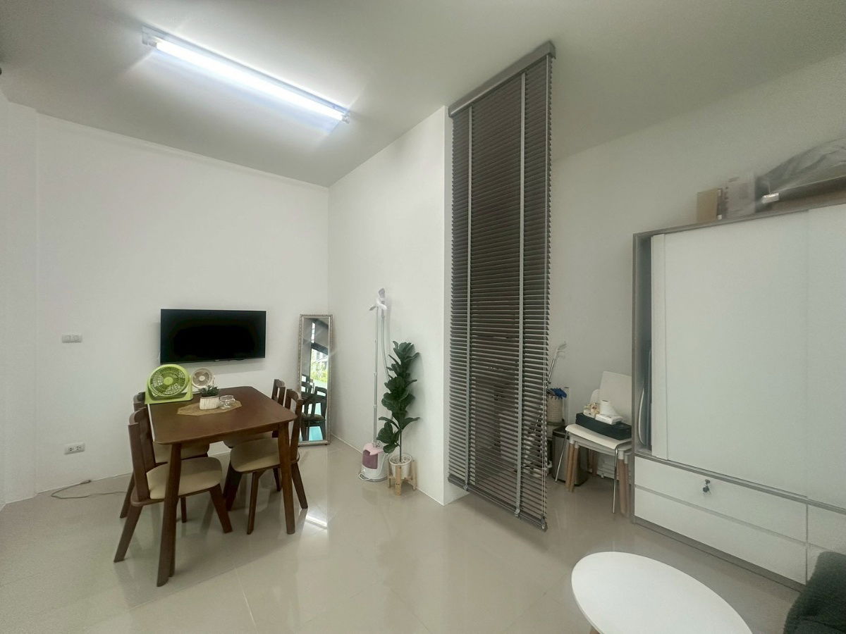 picture Shop for rent (for office use) or massage parlor/nail salon in J Condo (Sathorn-Kanlapaphruek) - 6/9