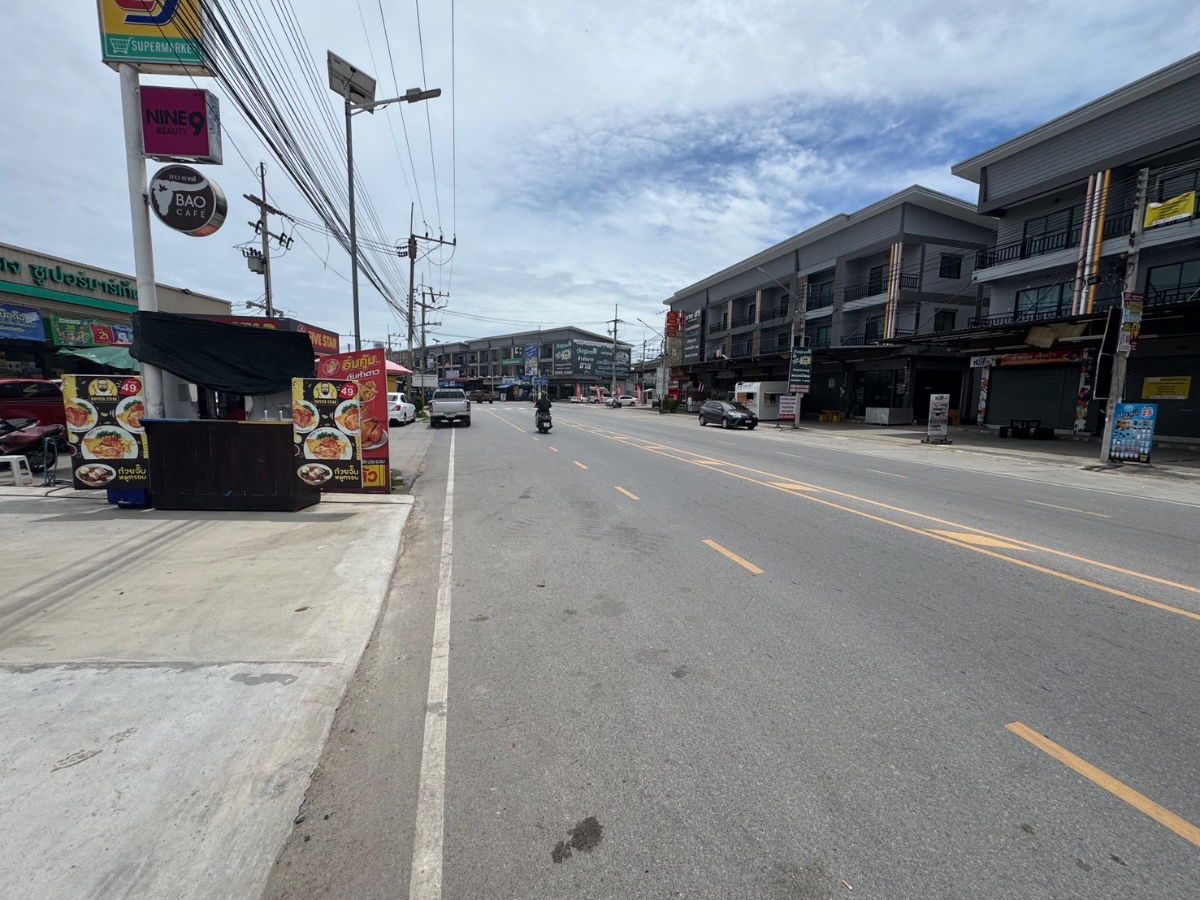 picture Commercial building for rent, 2 units, Soi Wan Phanthai, near Phonchai Market, beautiful, cheap, good location. Interested, add Line @841qqlnr - 15/16