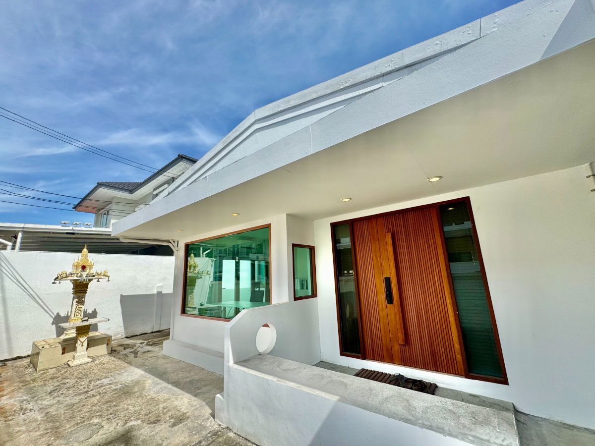 picture H2502 Fully Furnished Single-Detached House for Sale in Ladprao-Wang Hin Area – With Tenant - 1/15
