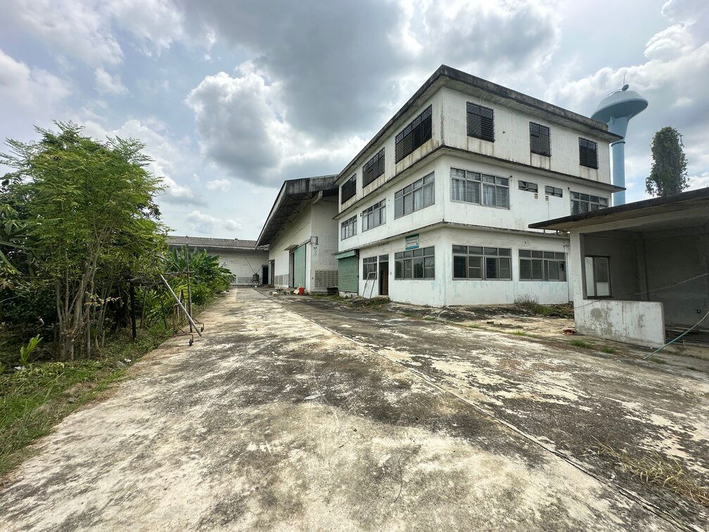 รูป ขายโรงงานพร้อมสำนักงาน 3 ชั้น เนื้อที่ 2-3-82 ไร่ ตำบลอ้อมน้อย อ. กระทุ่มแบน จ. สมุทรสาคร - รูปที่ 2/42