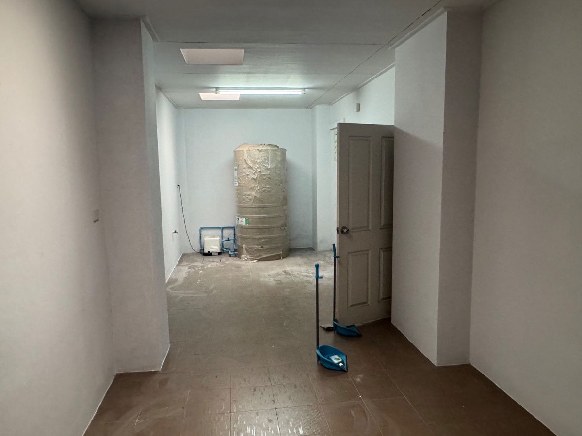picture Commercial building for rent, 2 units, Soi Wan Phanthai, near Phonchai Market, beautiful, cheap, good location. Interested, add Line @841qqlnr - 11/16