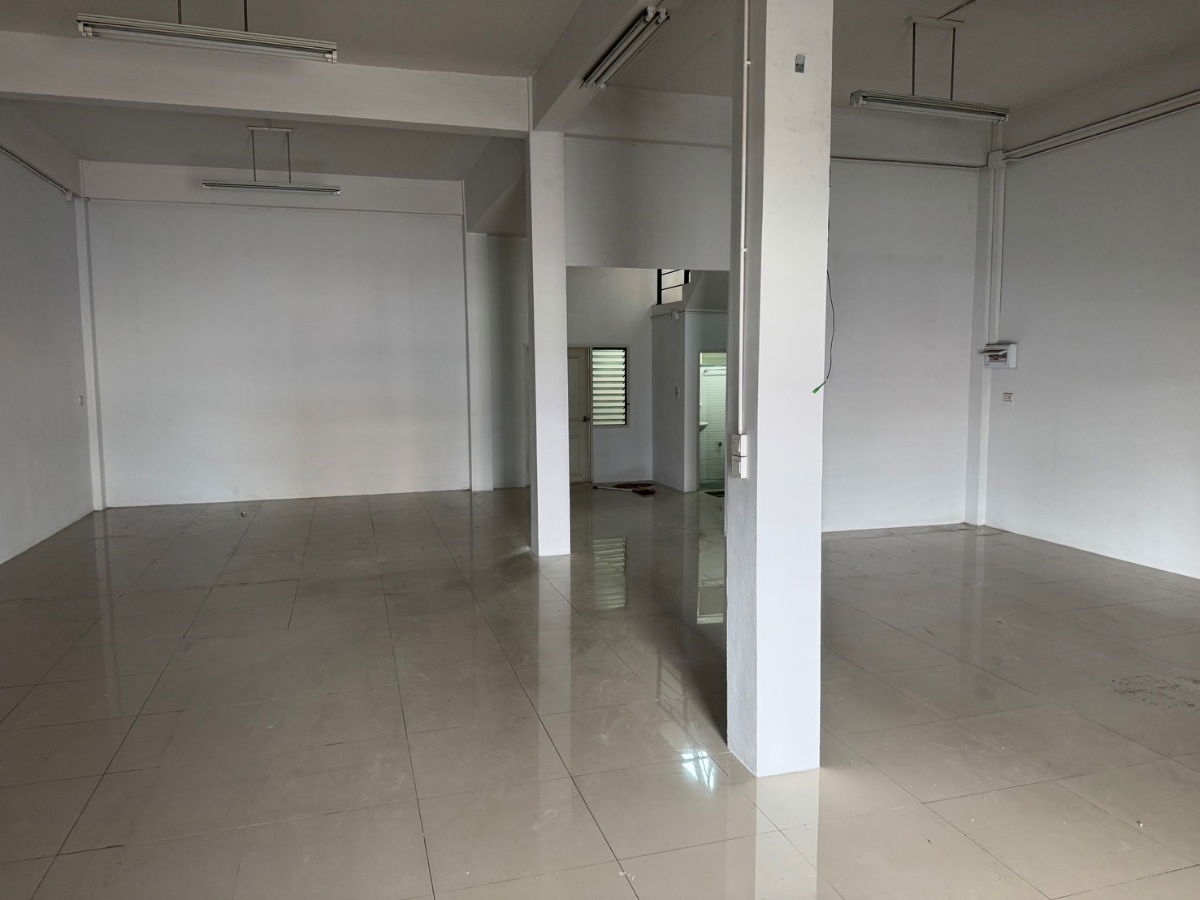 picture Commercial building for rent, 2 units, Soi Wan Phanthai, near Phonchai Market, beautiful, cheap, good location. Interested, add Line @841qqlnr - 14/16