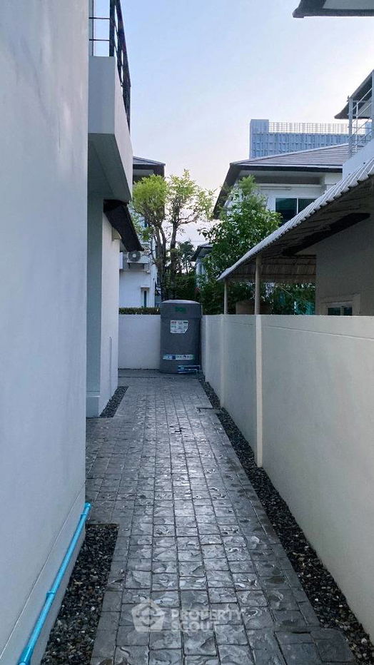 picture 4-BR House in Saphan Sung (ID 1111849) - 12/70
