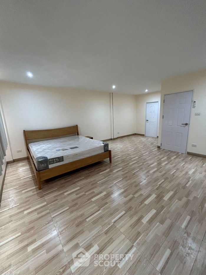 รูป บ้าน 3-ห้องนอน ที่ หมู่บ้านควีนเพลส 2 ใกล้ BTS อุดมสุข (ID 2146295) - รูปที่ 2/36