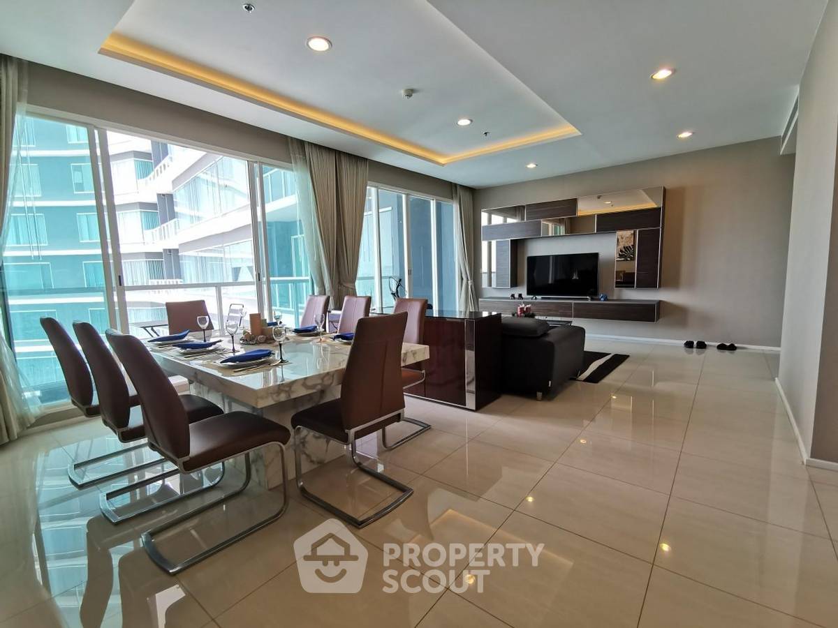 picture 3-BR Condo at Menam Residences in Wat Phraya Krai (ID 904276) - 1/16
