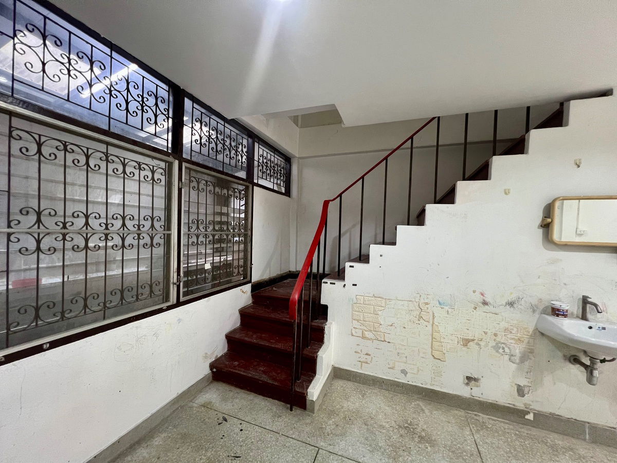 รูป 🏡 ขายทาวน์เฮ้าส์ 2 ชั้น หมู่บ้านอัมรินทร์นิเวศน์ 2 | ราคาพิเศษ เหมาะลงทุนหรือรีโนเวท ✨ บ้านเปล่า สภาพเดิม เหมาะสำหรับผู้ที่มองหาบ้านเพื่อรีโนเวท - รูปที่ 7/15