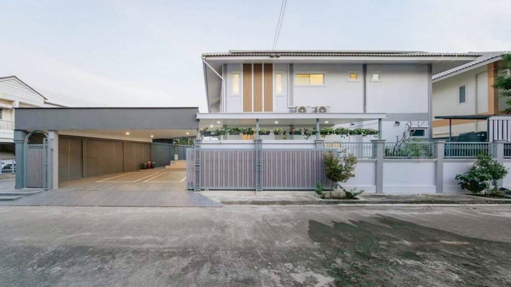 picture Single house for sale. This house has a warm, contemporary feel, perfectly combining modernity with a touch of classicism. - 1/12