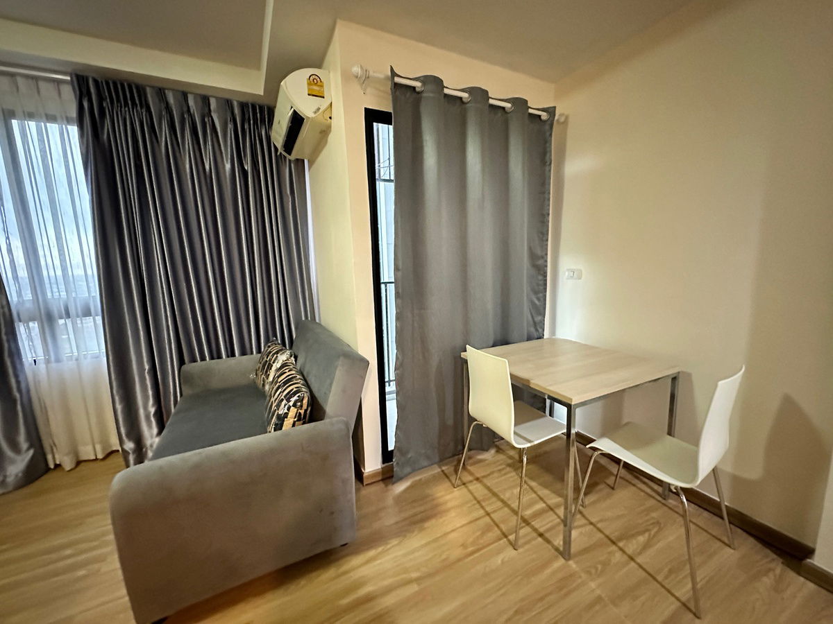 picture Condo for rent: J Condo (Sathorn-Kanlapaphruek). Very spacious unit. 36 sq m., 17th floor, Building A. 1 bedroom, 1 bathroom, 1 living room. - 9/10