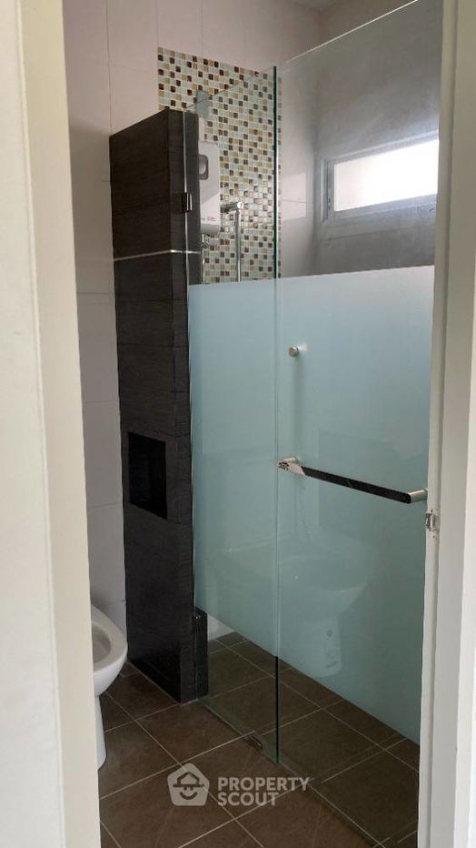 picture 4-BR House in Saphan Sung (ID 1111849) - 54/70