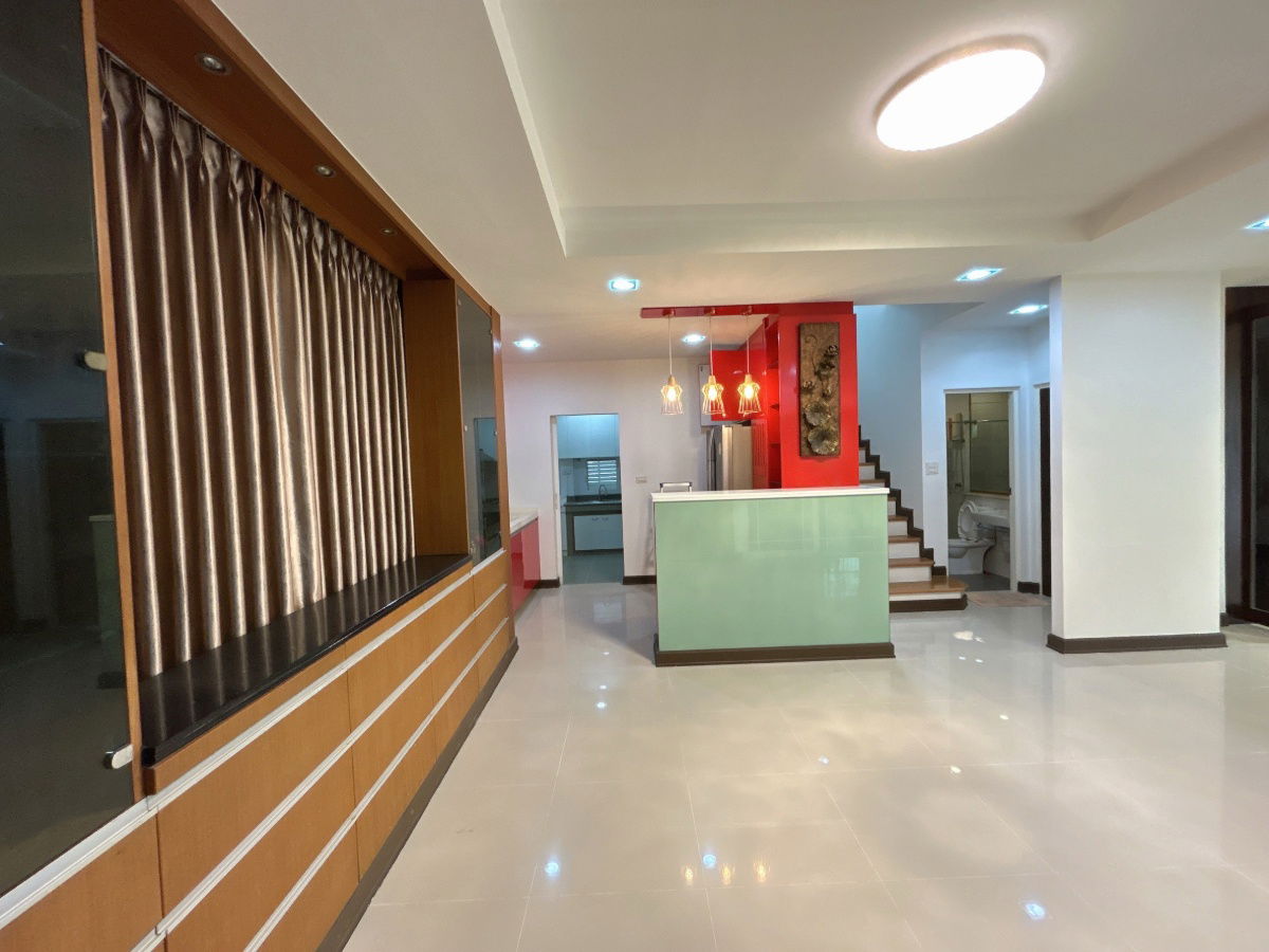 รูป  บ้านเดี่ยว 2 ชั้น บ้านเดี่ยว มัณฑนา พระราม 9 – ศรีนครินทร์ Manthana Rama 9 – Srinakarin พร้อมอยู่ แปลงมุม ใกล้ ARL หัวหมาก & สายสีเหลือง - รูปที่ 10/18