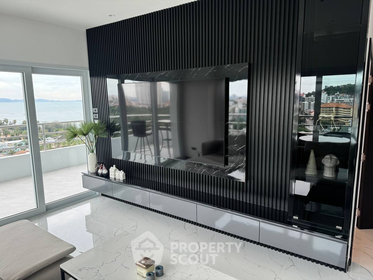 picture 2-BR Condo at View Talay 3 close to Phratamnak (ID 1969664) - 2/8