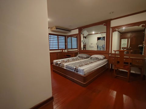 P-139637 ให้เช่าคอนโด เลอ พรีเมียร์ 2 Wattana, Bangkok พร้อมอยู่ ราคาถูก Line Id @easythaihome 085-592-2897