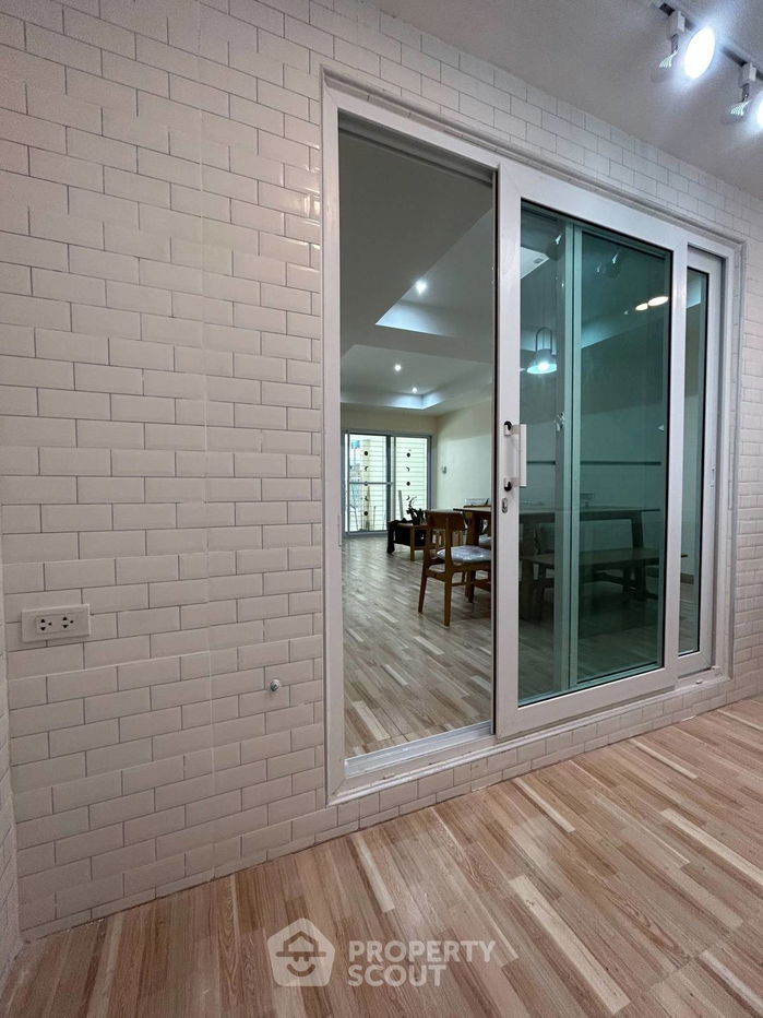 รูป บ้าน 3-ห้องนอน ที่ หมู่บ้านควีนเพลส 2 ใกล้ BTS อุดมสุข (ID 2146295) - รูปที่ 17/36