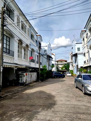Townhouses for rent : For Rent at Baan Klang Muang Ladprao-Yothin Phatthana