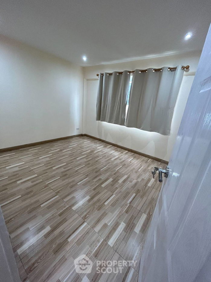 รูป บ้าน 3-ห้องนอน ที่ หมู่บ้านควีนเพลส 2 ใกล้ BTS อุดมสุข (ID 2146295) - รูปที่ 29/36