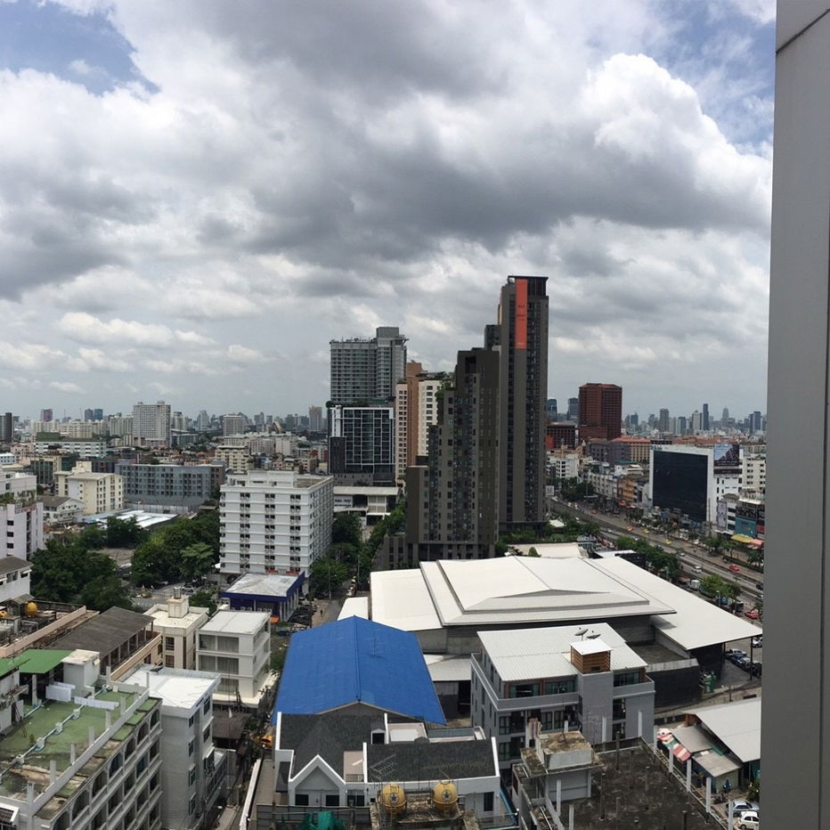 picture 🚈 Beautiful condo Life Ratchadapisek – 3-minute walk to MRT Huai Khwang ⭐️ - 10/10