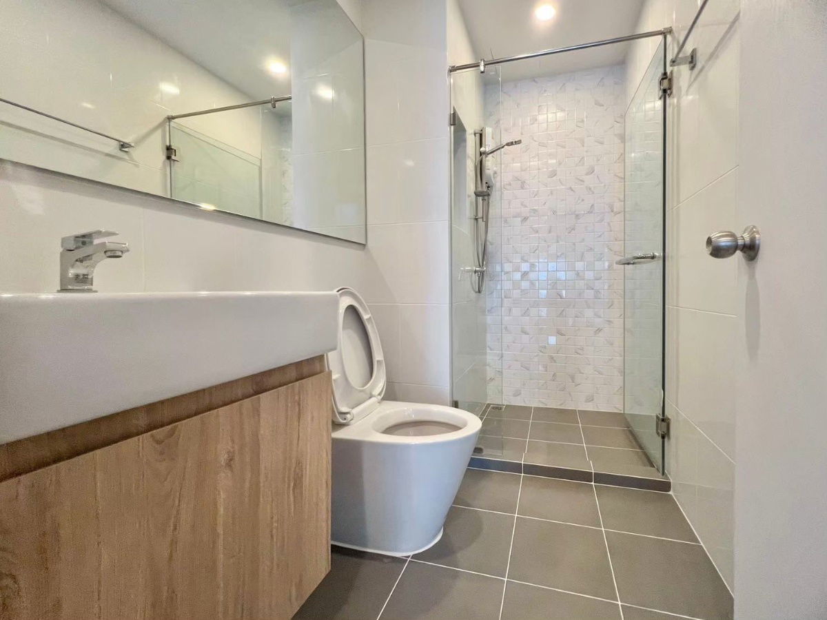 picture Code: KJ8444  for rent Chewathai PinKlao // Line ID: @kjcondo (with @) // - 7/10