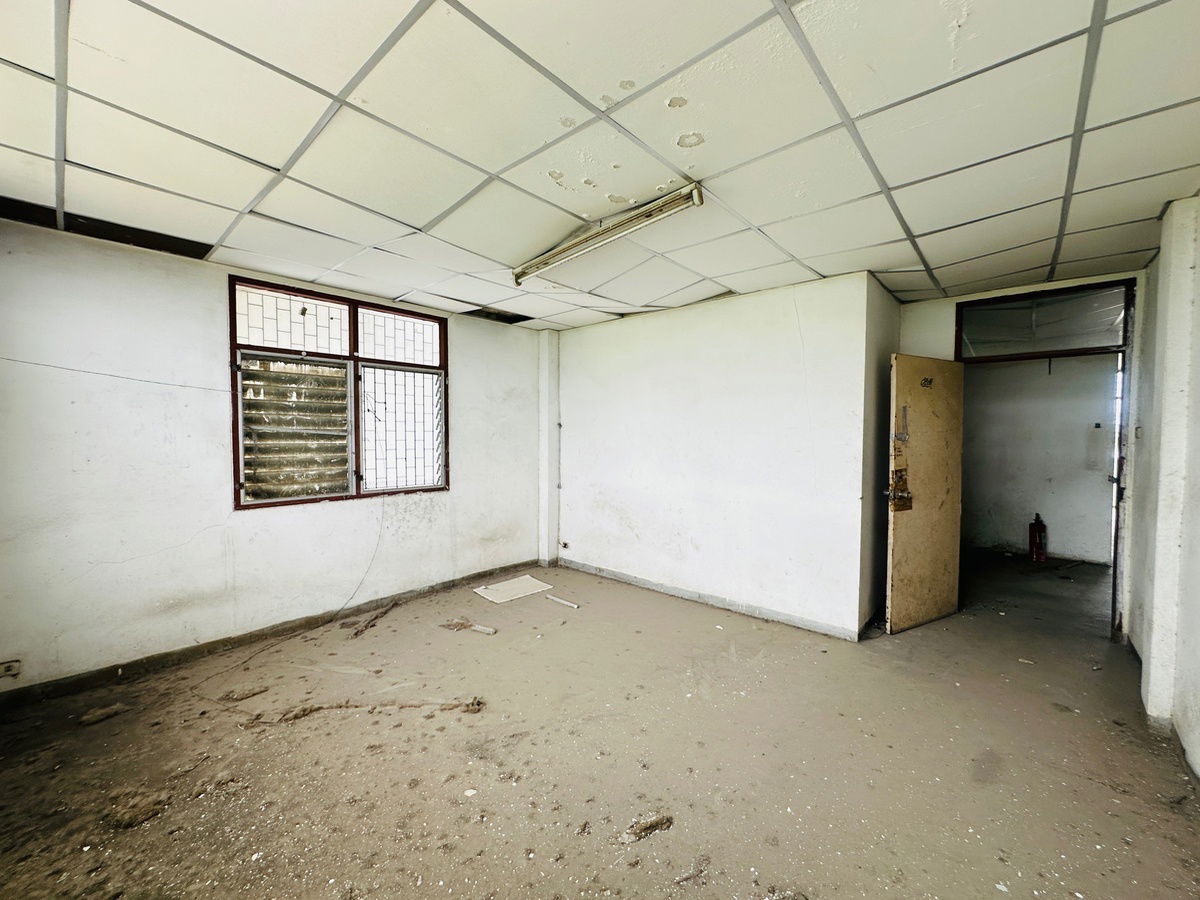 รูป ขายโรงงานพร้อมสำนักงาน 3 ชั้น เนื้อที่ 2-3-82 ไร่ ตำบลอ้อมน้อย อ. กระทุ่มแบน จ. สมุทรสาคร - รูปที่ 34/42