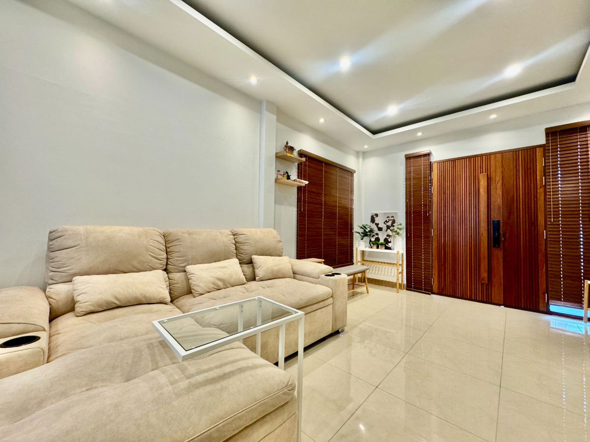 picture H2502 Fully Furnished Single-Detached House for Sale in Ladprao-Wang Hin Area – With Tenant - 3/15