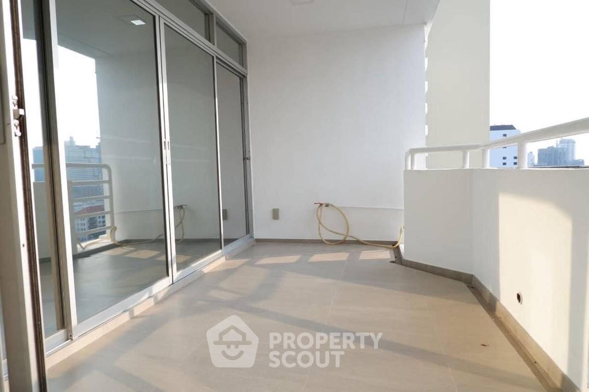 picture 3-BR Condo at La Cascade Condominium near BTS Ekkamai (ID 1584404) - 6/9